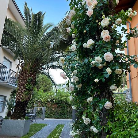 Villa Phoenix - Lake Apartments Рива-дель-Гарда Экстерьер фото