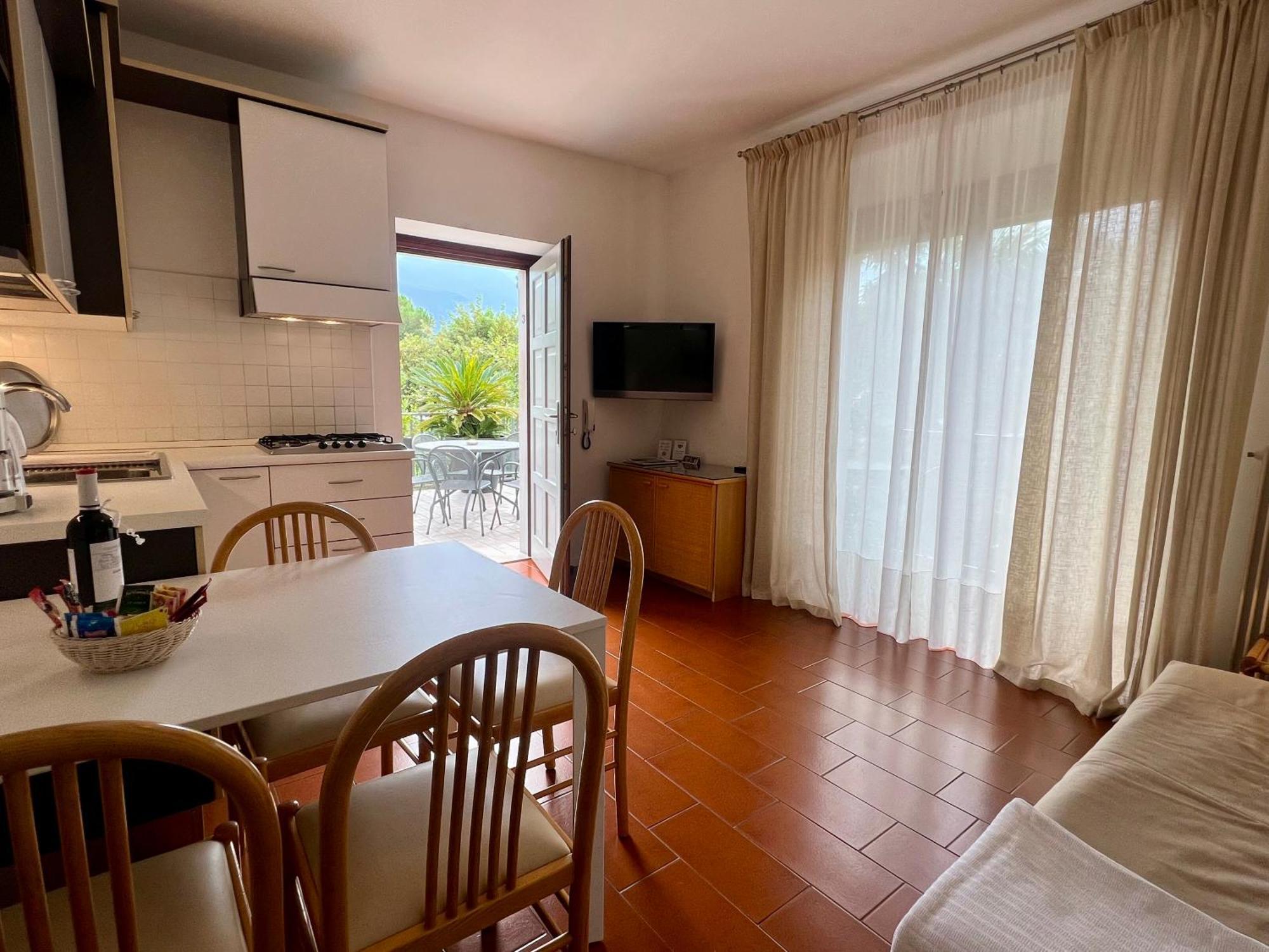 Villa Phoenix - Lake Apartments Рива-дель-Гарда Экстерьер фото